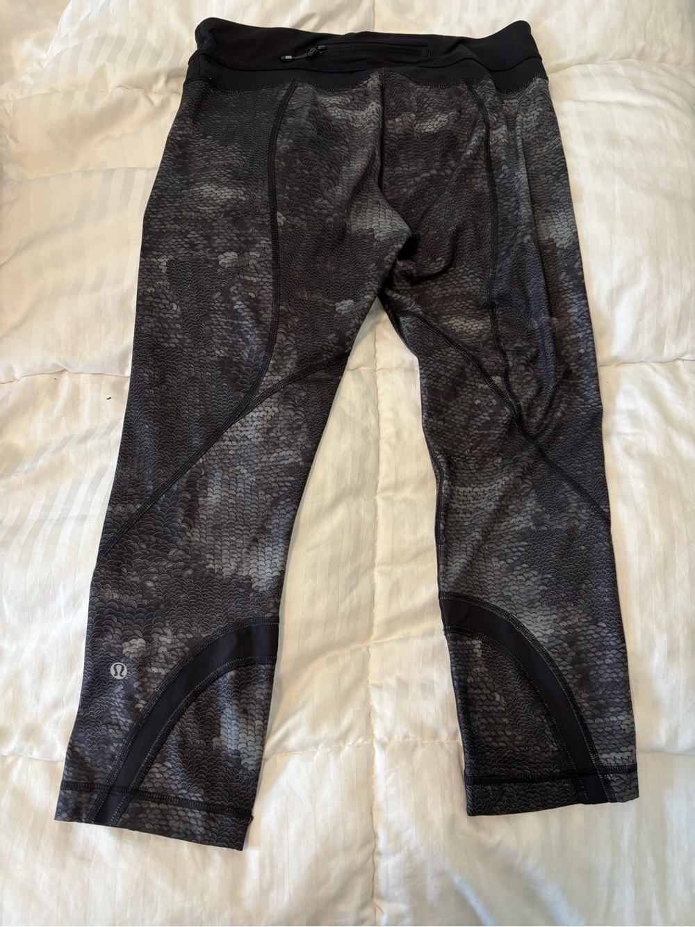 lululemon Black & Gray Patterned Leggings Size 6